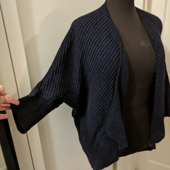 LAST DAY ⭐T Tahari Cocoon Bubble Sweater Shawl - Picture 7 of 7